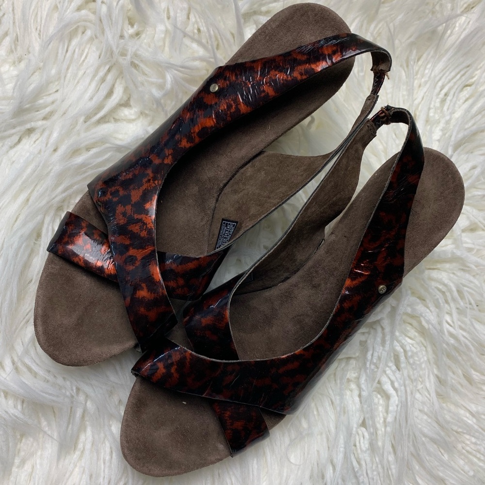 Ugg Hazel ll sz 10 wedge sandal slip on peep toe